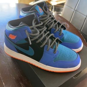 Jordan 1 mid youth size 7
